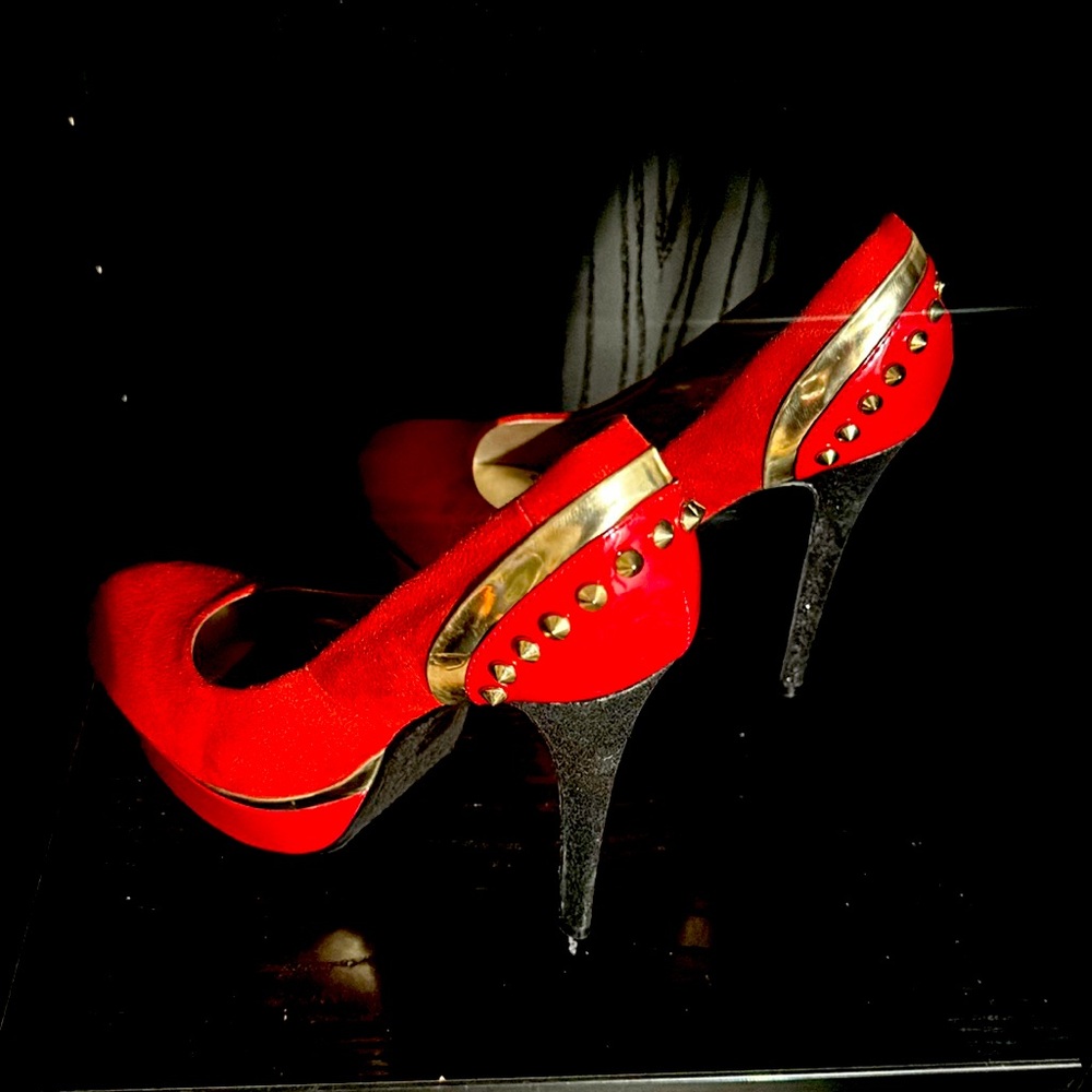 new black heel red with gold spike closed toed heels size 10